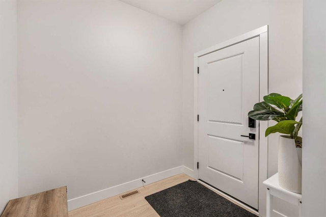 147 Goldenrod Road W