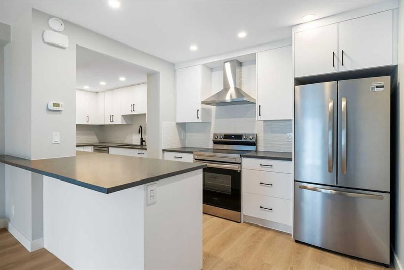 4915 45 Street SW #11, Calgary, Alberta