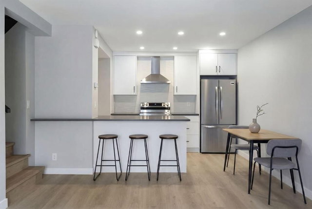 11 - 4915 45 Street SW