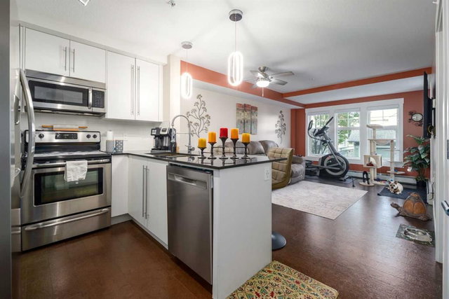 2105 - 11 Mahogany Row SE