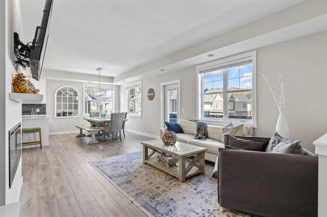 306 Cranbrook Walk SE