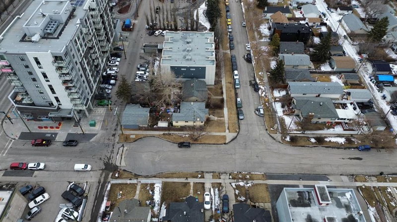 202 15 Avenue NE, Calgary, T2E 1G9 | Image 2