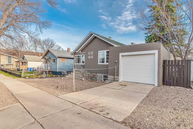 1061 Queen Street SE