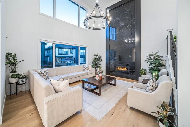 103 Aspen Summit Close SW