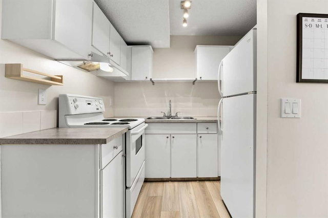 215 - 101 Big Hill Way SE