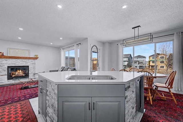 644 Luxstone Landing SW