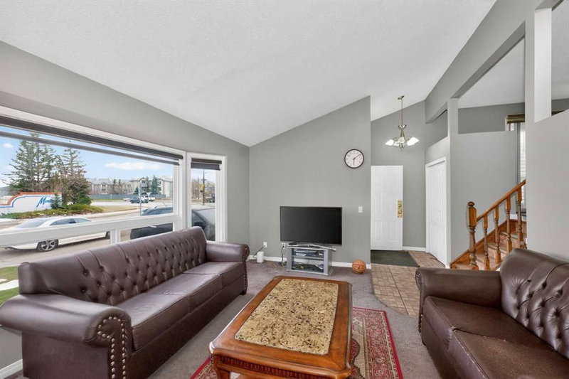 6910 26 Avenue NE, Calgary, T1Y 6L6 | Image 3
