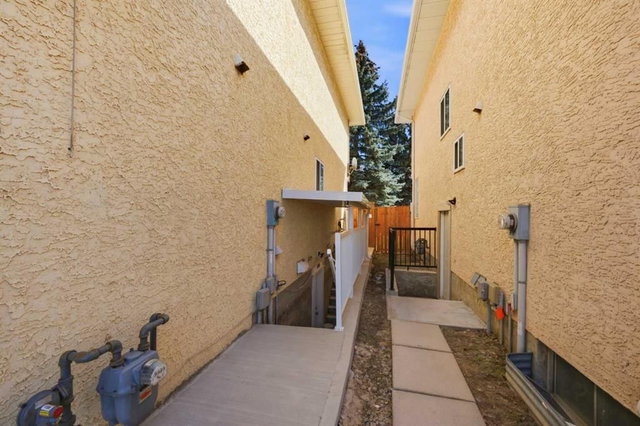 80 Martinglen Way NE