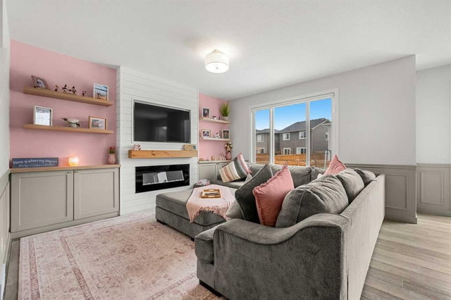 32 Paint Horse Crescent