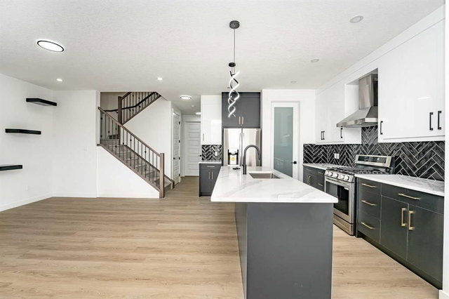 182 Lakewood Crescent