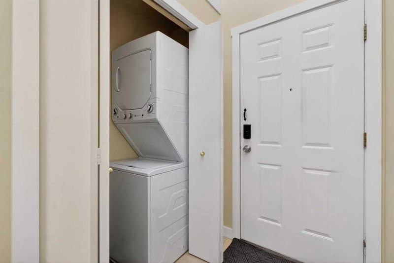 252 Erin Woods Drive SE, Calgary, T2B 3B9 | Image 3