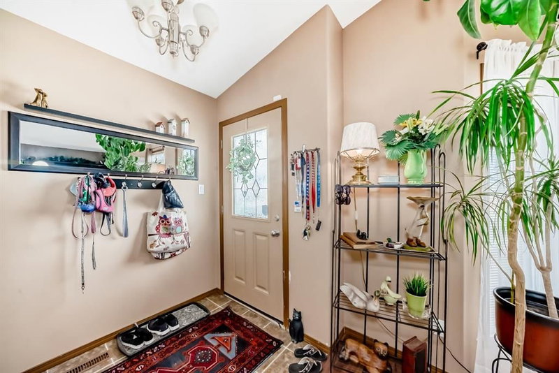 493 Squamish Lane W, Lethbridge, T1K 7W7 | Image 2