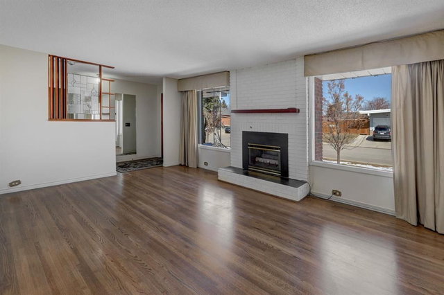 1008 Motherwell Road NE