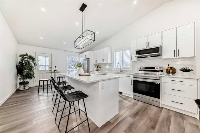 244 Coverdale Court NE