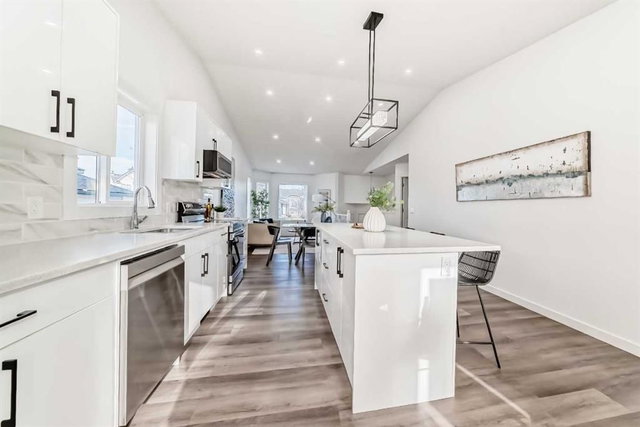 244 Coverdale Court NE