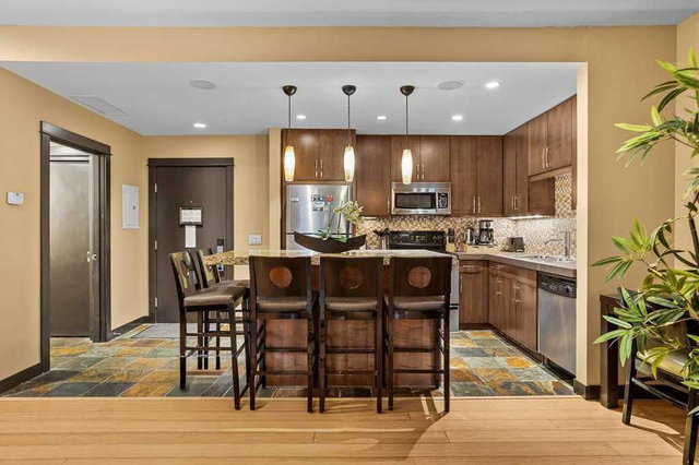 222Rot.A - 1818 Mountain Avenue