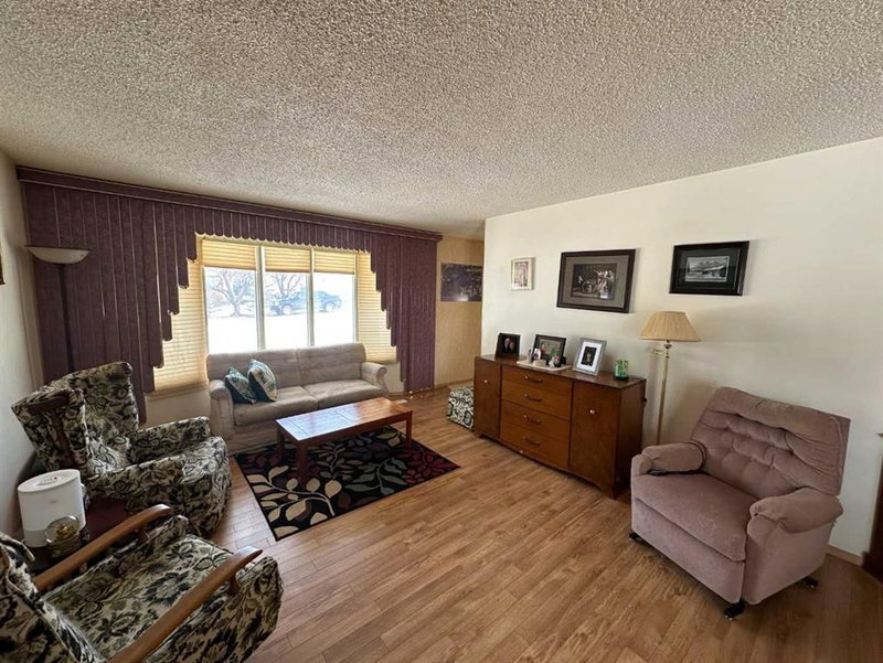 21 1 Avenue W