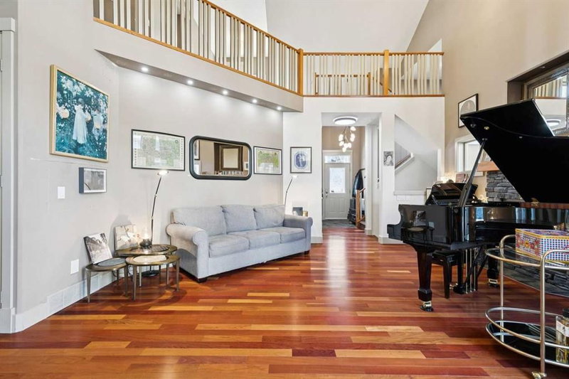 3009 Patricia Landing SW, Calgary, T2T 6P5 | Image 2