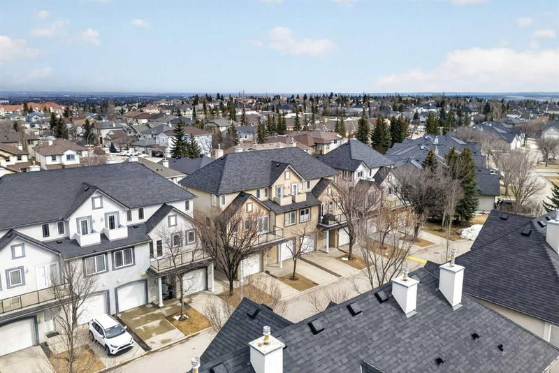 34 Simcoe Place SW, Calgary, T3H 4T8 | Image 2