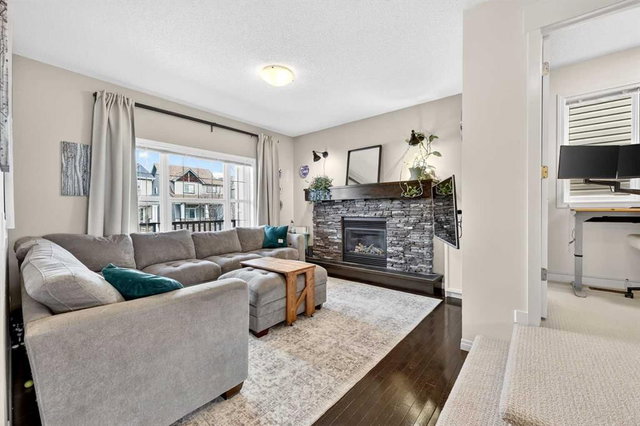 47 Copperpond Heights SE