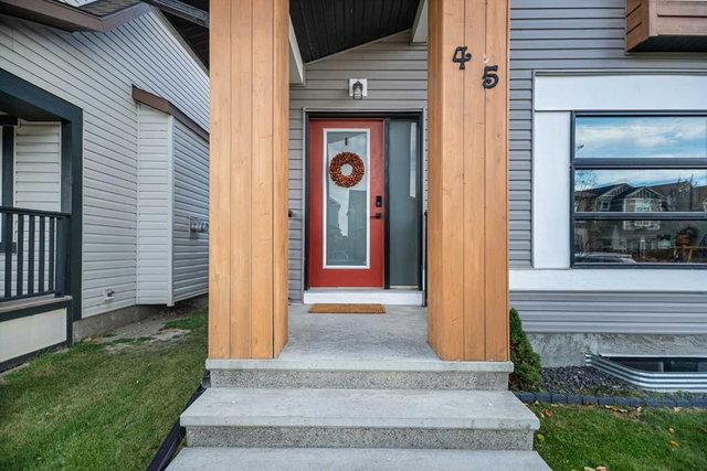 45 Copperpond Avenue SE