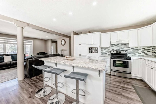 132 Whiteview Close NE