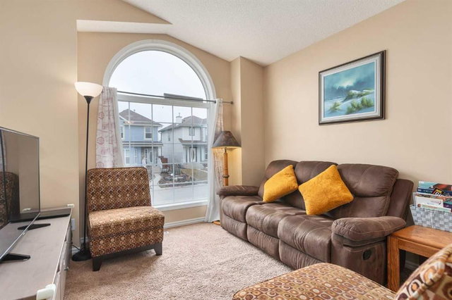 135 Covewood Close NE