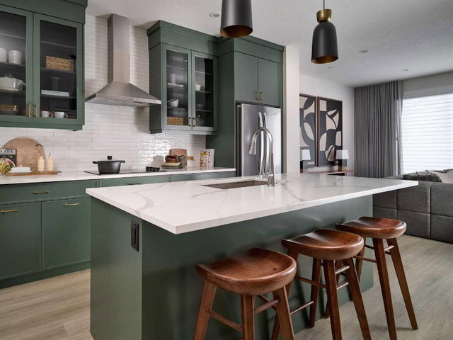 124 Royston Gardens NW