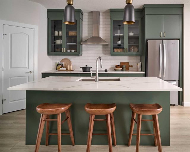 124 Royston Gardens NW