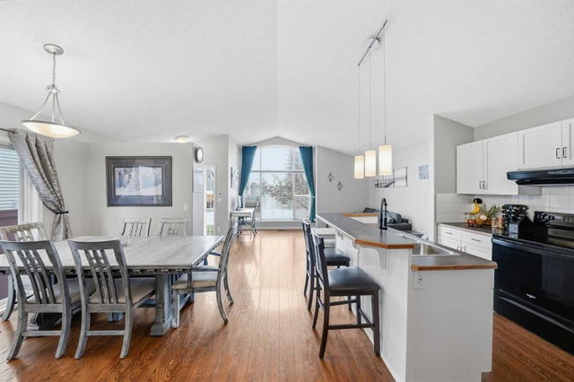 15 Cranberry Square SE