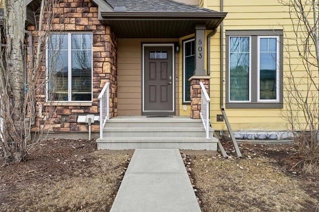 803 - 30 Carleton Avenue