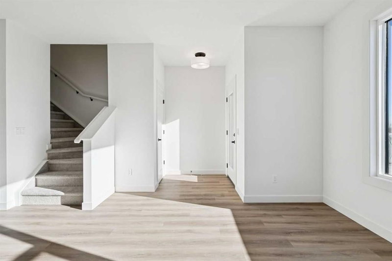 302 Belvedere Avenue SE, Calgary, T2A 8A1 | Image 2