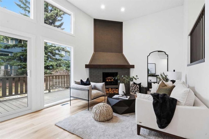 20 Point Mckay Court NW, Calgary, Alberta