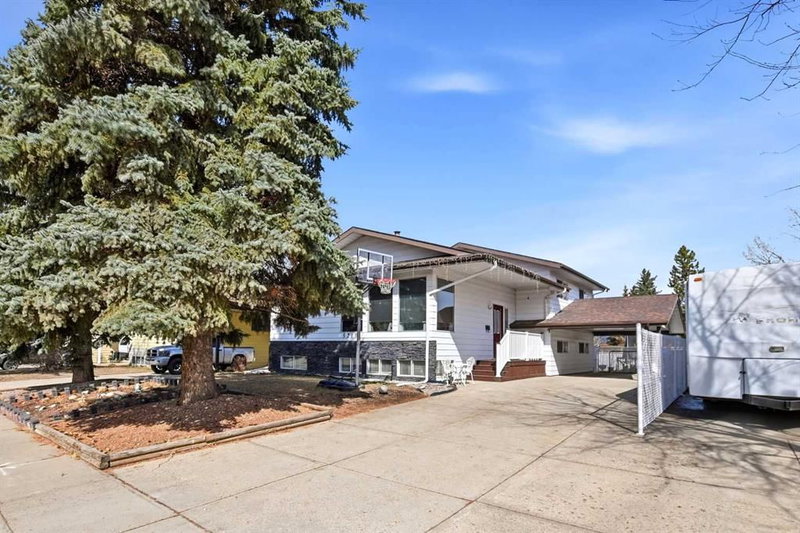 5218 Silverthorn Road, Olds, T4H 1B1 | Image 2