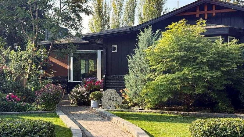 1423 18 Street NE, Calgary, Alberta