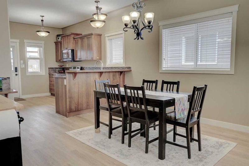 82 Harvest Close, Penhold, T0M1R0 | Image 3