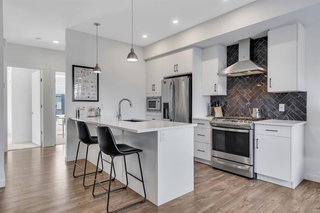 516 Greenbriar Common NW