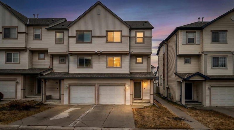 17 Copperfield Court SE, Calgary, T2Z 4Z3 | Image 2