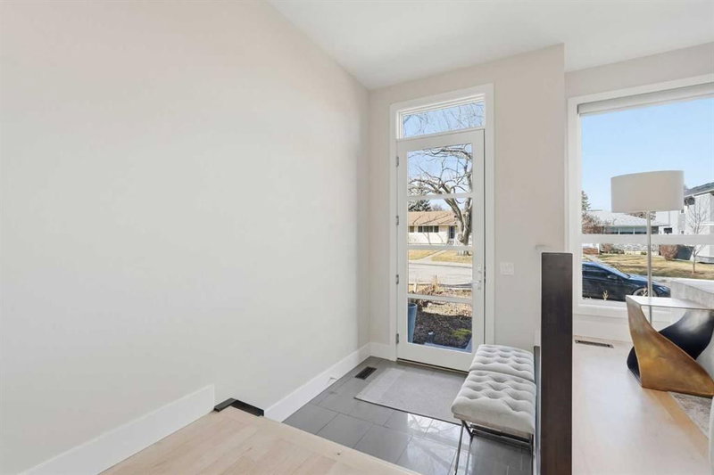 1923 49 Avenue SW, Calgary, T2T 2V3 | Image 2