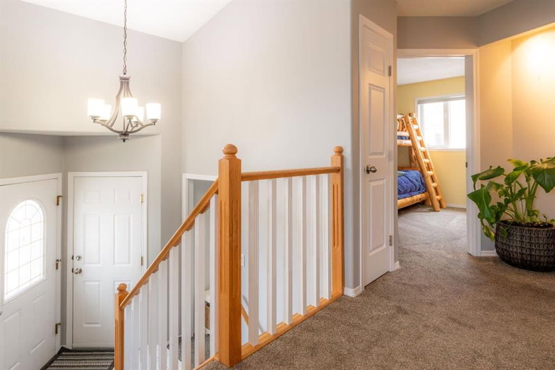 2208 56 Avenue, Lloydminster, T9V 2V5 | Image 2