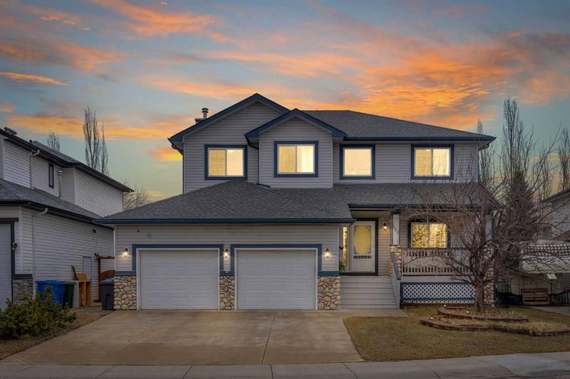 113 West Creek Pond, Chestermere, Alberta