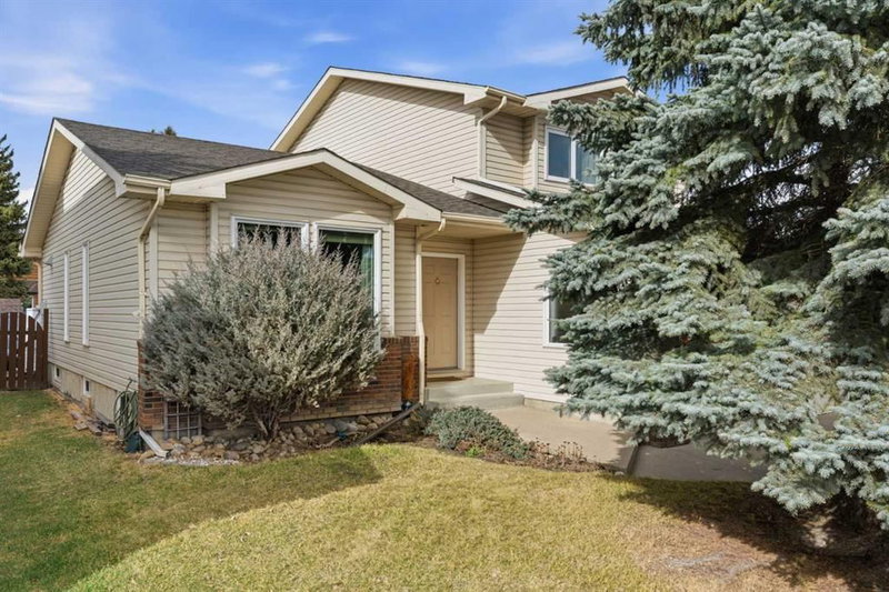 427 Woodbine Boulevard SW, Calgary, T2W 4G9 | Image 3