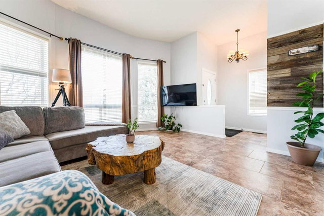 472 Country Hills Drive NW