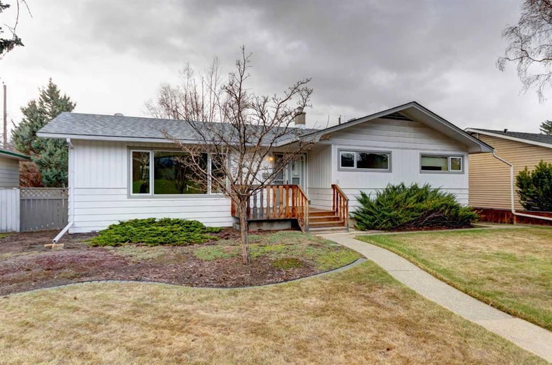 31 Gateway Drive SW, Calgary, T3E 4J8 | Image 2