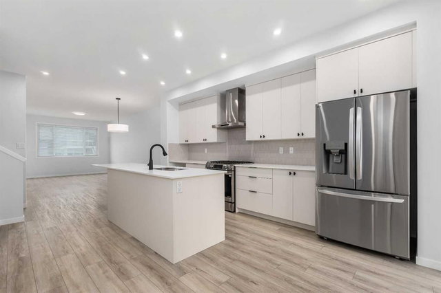 624 Rowmont Boulevard NW