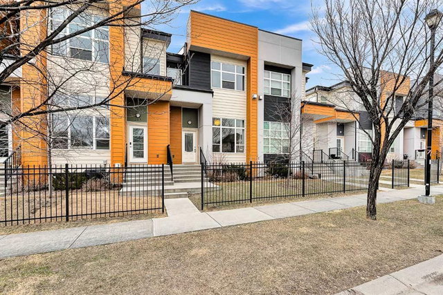 202 - 1530 bayside Avenue SW