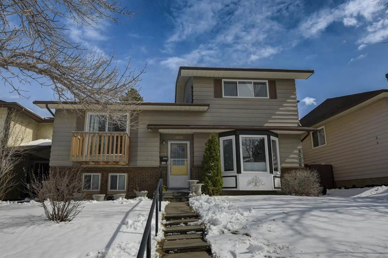 8408 Berkley Road NW, Calgary, Alberta