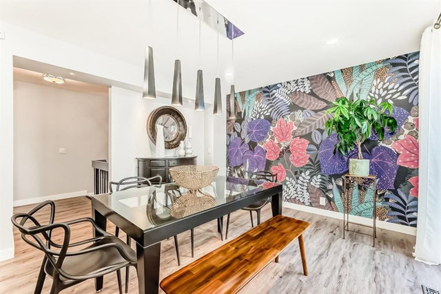 22 Coach Manor Terrace SW