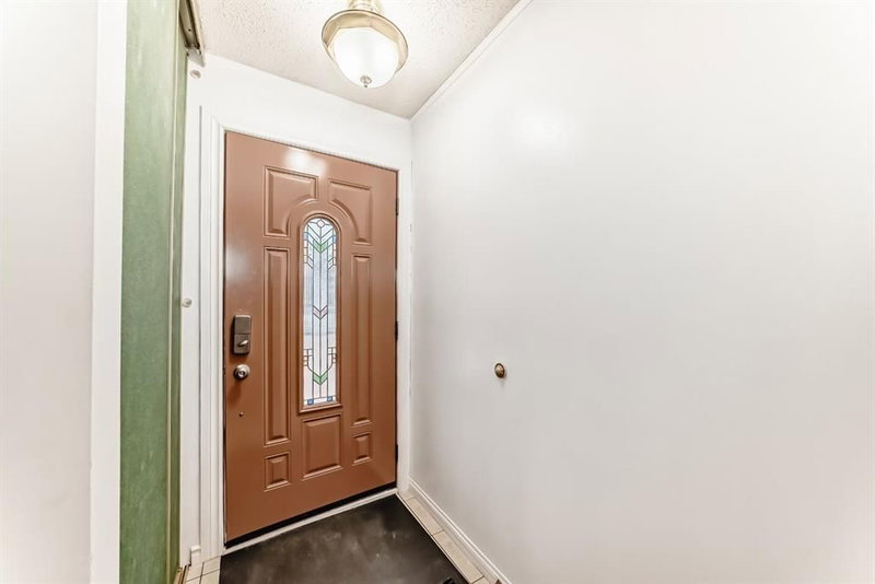 255 Falshire Way NE, Calgary, T3J 2B3 | Image 3