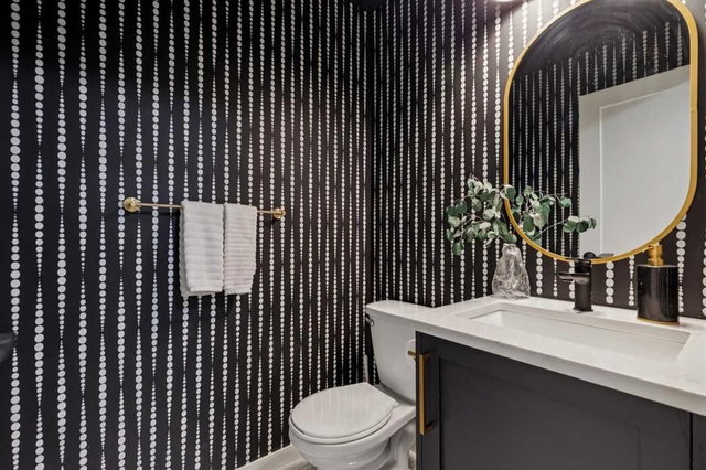 561 Point Mckay Grove NW